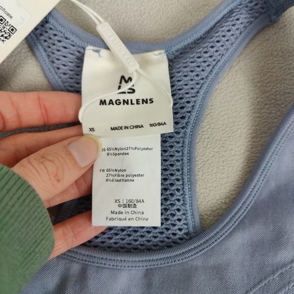Magnlens Seamless Sports Bra Womens XS Sea Ice Light Blue Eyelet Racerback NWT - Picture 5 of 7